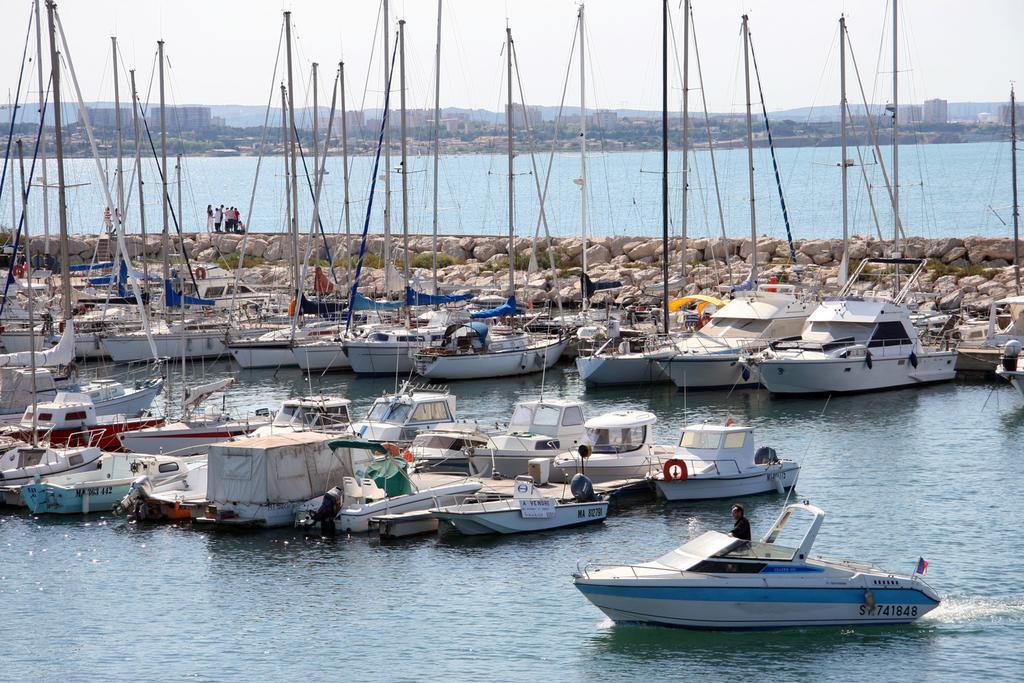 Allotel Fos-sur-Mer Exterior photo